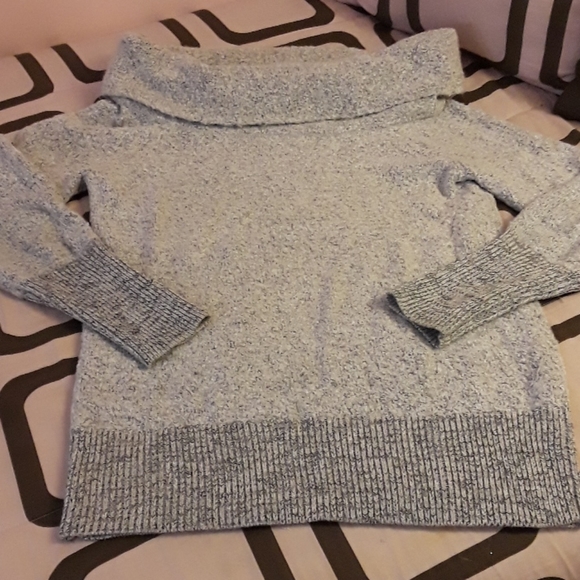 EUC Banana Republic Women's Cowl Neck Grey Sweater - Picture 3 of 9